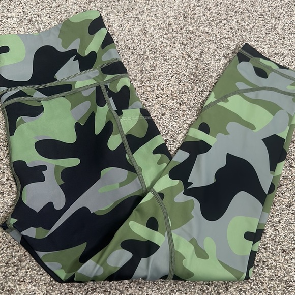 ZYIA camo olive green black leggings size 12 workout active wear - Picture 8 of 9